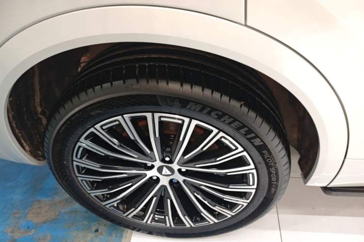 Used Deepal S09 2025 Four-Wheel Drive Ultra+ Custom Edition Right Rear Wheel Hub