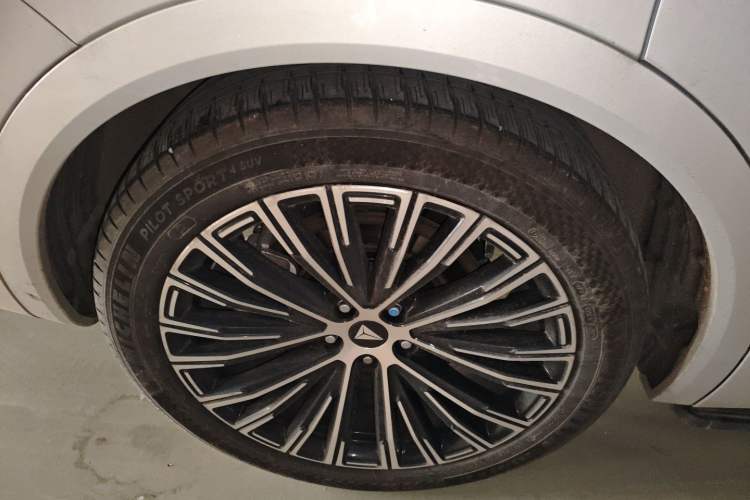 Used Deepal S09 2025 Four-Wheel Drive Ultra+ Custom Edition Right Rear Wheel Hub