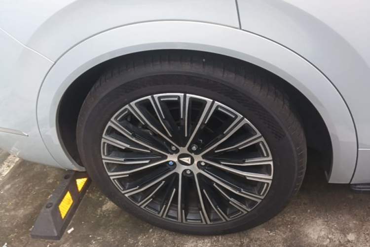 Used Deepal S09 2025 Four-Wheel Drive Ultra+ Custom Edition Right Rear Wheel Hub