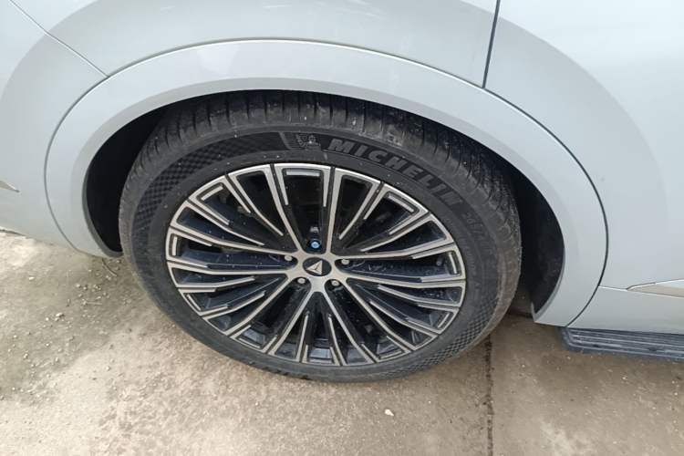 Used Deepal S09 2025 Four-Wheel Drive Ultra+ Custom Edition Right Rear Wheel Hub