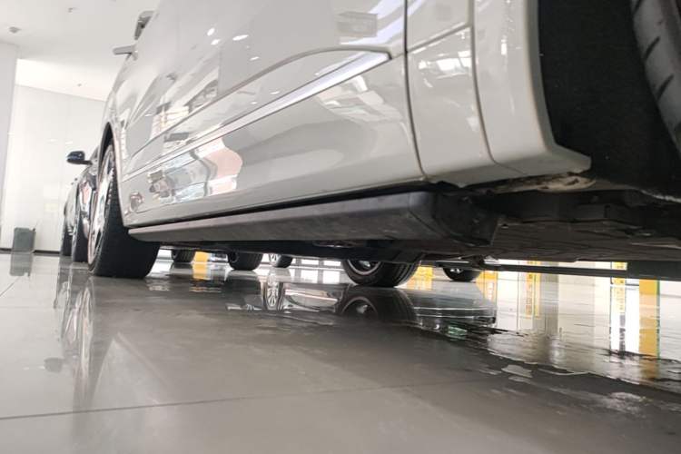 Used Deepal S09 2025 Four-Wheel Drive Ultra+ Custom Edition Right Side Sill