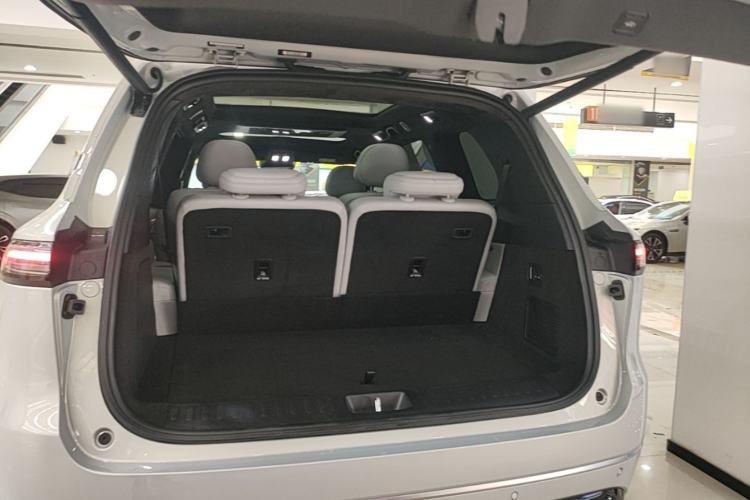 Used Deepal S09 2025 Four-Wheel Drive Ultra+ Custom Edition Trunk