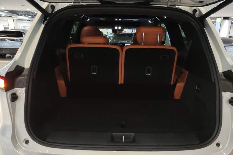 Used Deepal S09 2025 Four-Wheel Drive Ultra+ Custom Edition Trunk