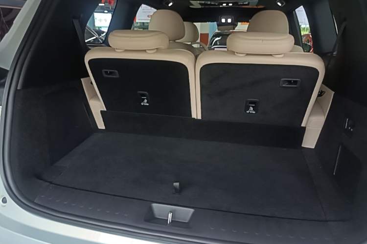Used Deepal S09 2025 Rear-Drive Ultra+ Trunk
