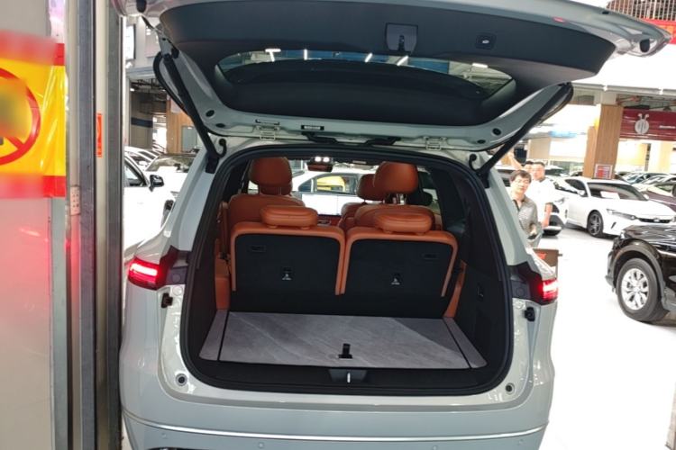Used Deepal S09 2025 Four-Wheel Drive Ultra+ Custom Edition Trunk