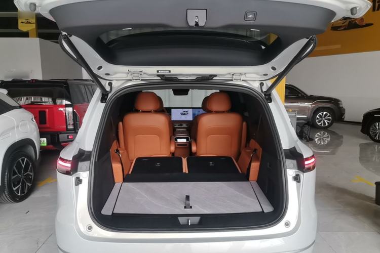 Used Deepal S09 2025 Four-Wheel Drive Ultra+ Custom Edition Trunk