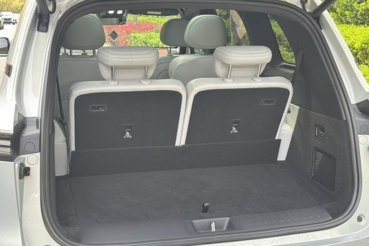 Used Deepal S09 2025 Rear-Drive Ultra+ Trunk