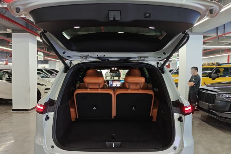 Used Deepal S09 2025 Four-Wheel Drive Ultra+ Custom Edition Trunk