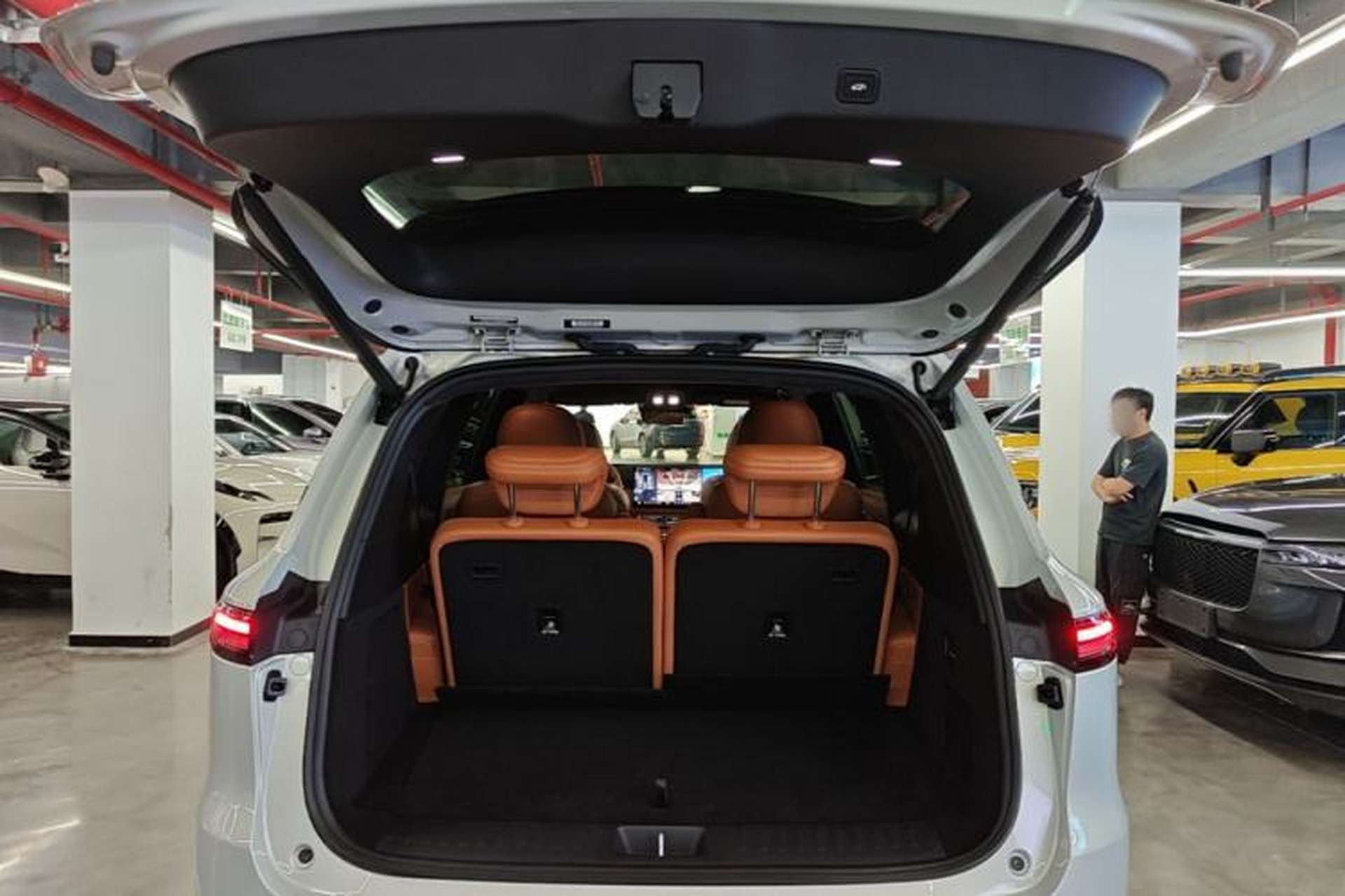 Used Deepal S09 2025 Four-Wheel Drive Ultra+ Custom Edition Trunk