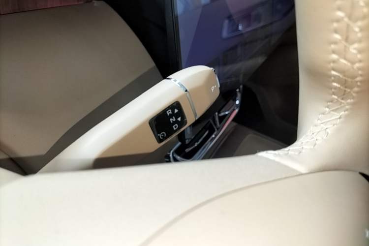 Used Deepal S09 2026 Rear-Drive Ultra Extended-Range Edition Gear Lever