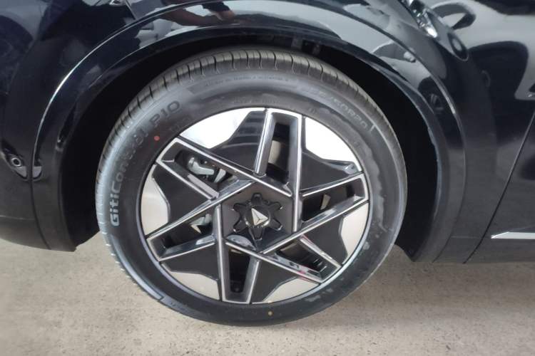 Used Deepal S09 2026 Rear-Drive Ultra Extended-Range Edition Left Front Wheel Hub