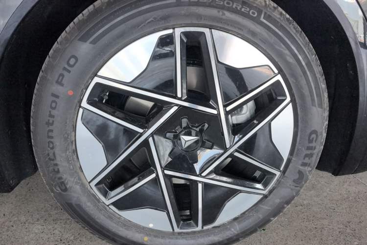 Used Deepal S09 2026 Rear-Drive Ultra Extended-Range Edition Right Front Wheel Hub