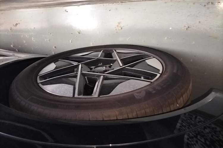 Used Deepal S09 2026 Rear-Drive Ultra Extended-Range Edition Right Rear Wheel Hub