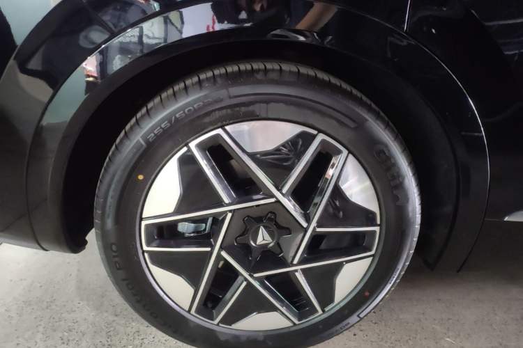 Used Deepal S09 2026 Rear-Drive Ultra Extended-Range Edition Right Rear Wheel Hub