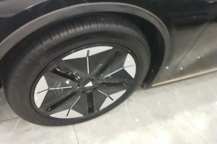 Used Deepal SL03 2022 1.5L 1200 Extended-Range Version Left Front Wheel Hub