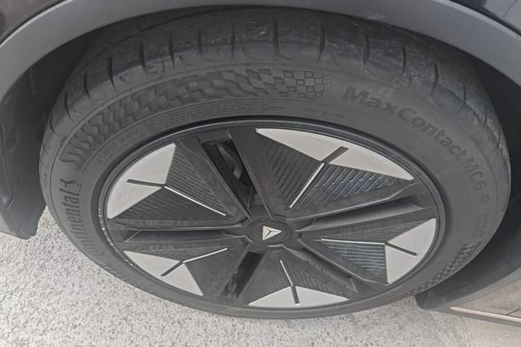 Used Deepal SL03 2022 1.5L 1200 Extended-Range Version Left Front Wheel Hub