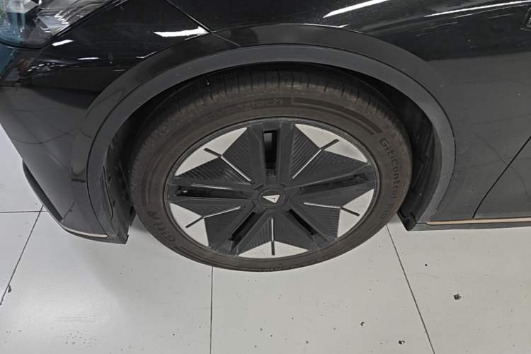 Used Deepal SL03 2022 1.5L 1200 Extended-Range Version Left Front Wheel Hub