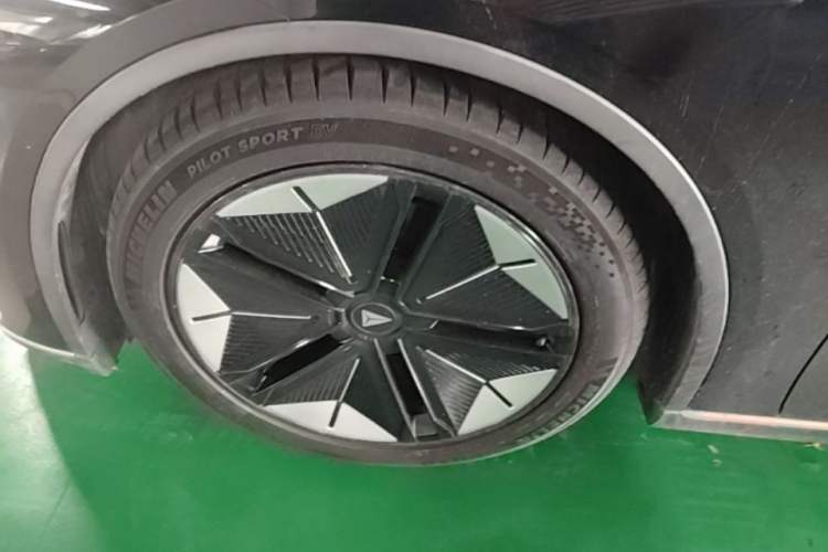 Used Deepal SL03 2022 515 Pure Electric Version Left Front Wheel Hub
