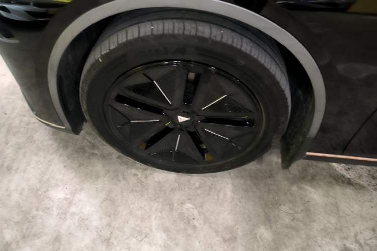 Used Deepal SL03 2022 705 Pure Electric Version Left Front Wheel Hub