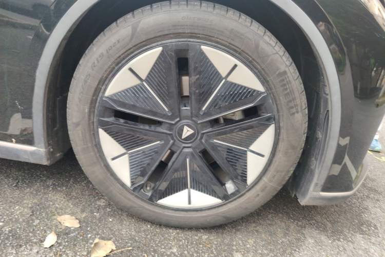 Used Deepal SL03 2022 1.5L 1200 Extended-Range Version Right Front Wheel Hub