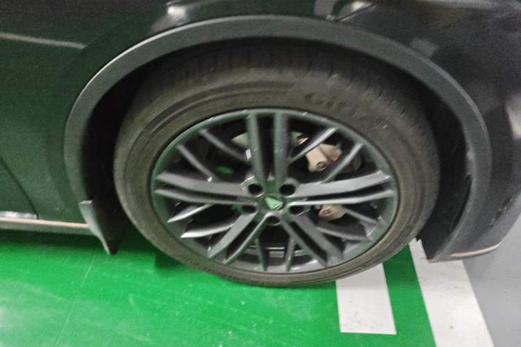 Used Deepal SL03 2022 1.5L 1200 Extended-Range Version Right Front Wheel Hub