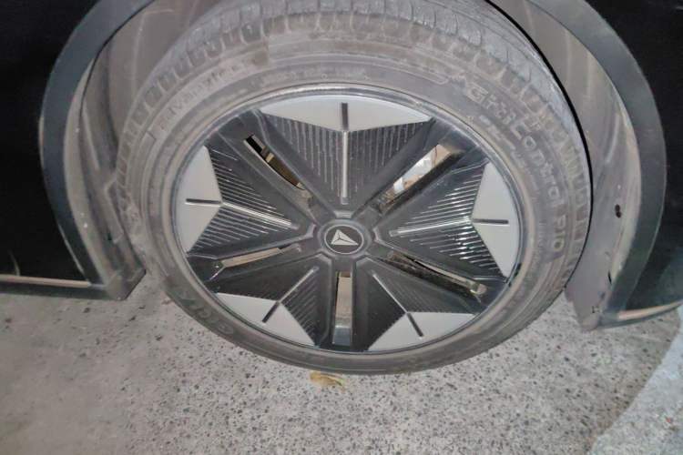 Used Deepal SL03 2022 1.5L 1200 Extended-Range Version Right Front Wheel Hub