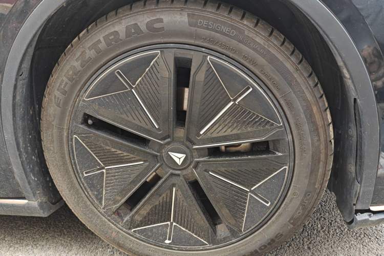 Used Deepal SL03 2022 1.5L 1200 Extended-Range Version Right Front Wheel Hub