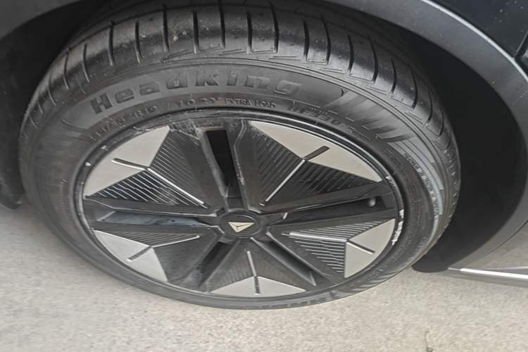 Used Deepal SL03 2022 1.5L 1200 Extended-Range Version Right Rear Wheel Hub