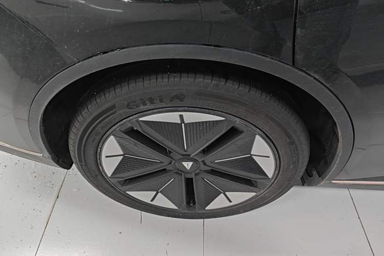 Used Deepal SL03 2022 1.5L 1200 Extended-Range Version Right Rear Wheel Hub