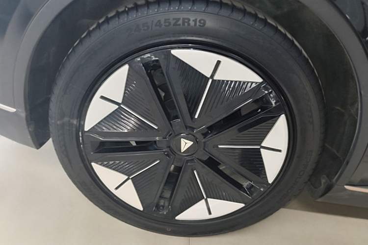 Used Deepal SL03 2022 515 Pure Electric Version Right Rear Wheel Hub