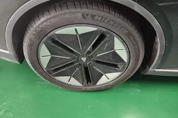 Used Deepal SL03 2022 515 Pure Electric Version Right Rear Wheel Hub