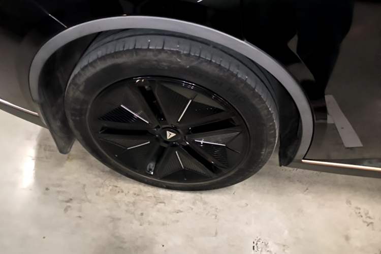 Used Deepal SL03 2022 705 Pure Electric Version Right Rear Wheel Hub