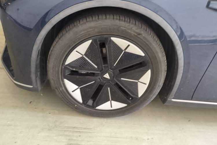 Used Deepal SL03 2022 1.5L 1200 Extended-Range Version Left Front Wheel Hub
