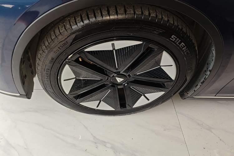 Used Deepal SL03 2022 1.5L 1200 Extended-Range Version Left Front Wheel Hub