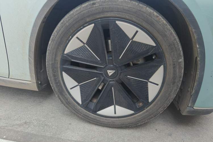 Used Deepal SL03 2022 1.5L 1200 Extended-Range Version Right Front Wheel Hub