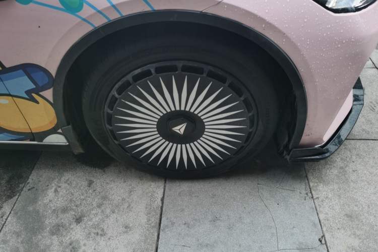 Used Deepal SL03 2022 515 Pure Electric Version Right Front Wheel Hub