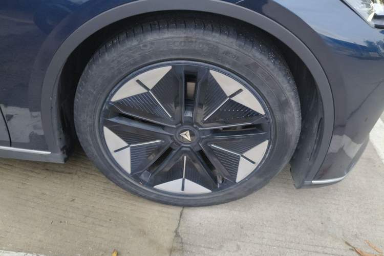 Used Deepal SL03 2022 515 Pure Electric Version Right Front Wheel Hub