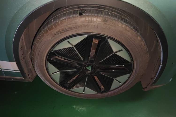 Used Deepal SL03 2022 515 Pure Electric Version Right Front Wheel Hub