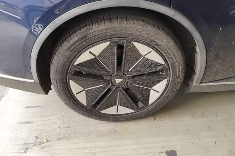 Used Deepal SL03 2022 1.5L 1200 Extended-Range Version Right Rear Wheel Hub