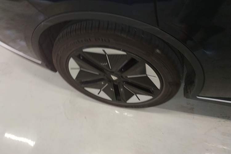 Used Deepal SL03 2022 1.5L 1200 Extended-Range Version Right Rear Wheel Hub
