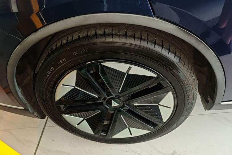 Used Deepal SL03 2022 1.5L 1200 Extended-Range Version Right Rear Wheel Hub