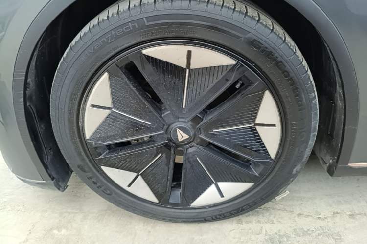 Used Deepal SL03 2022 515 Pure Electric Version Left Front Wheel Hub