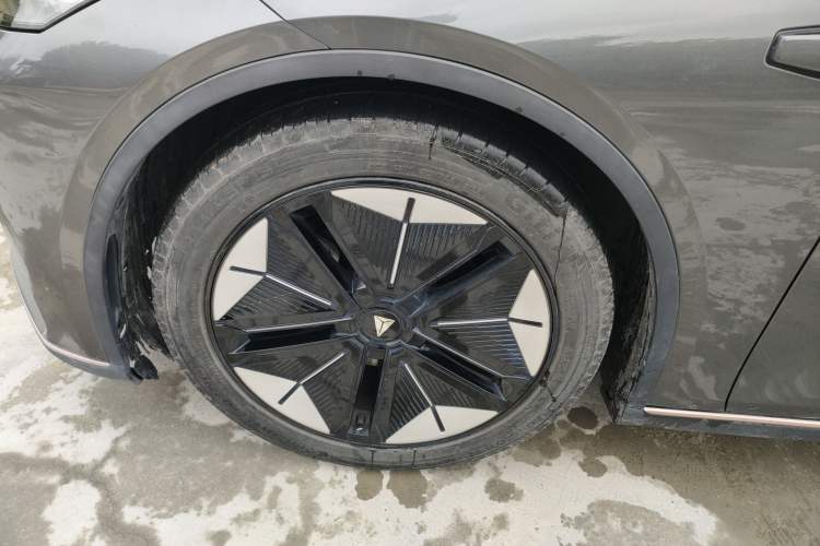 Used Deepal SL03 2022 1.5L 1200 Extended-Range Version Left Front Wheel Hub