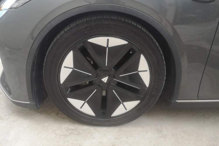 Used Deepal SL03 2022 1.5L 1200 Extended-Range Version Left Front Wheel Hub