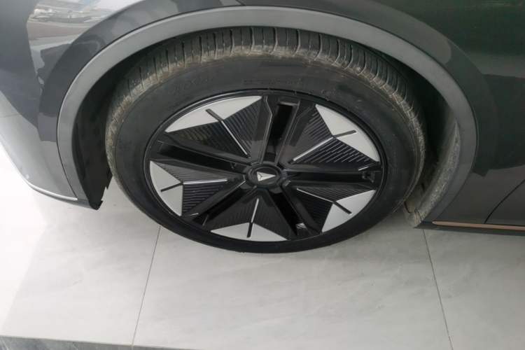 Used Deepal SL03 2022 1.5L 1200 Extended-Range Version Left Front Wheel Hub