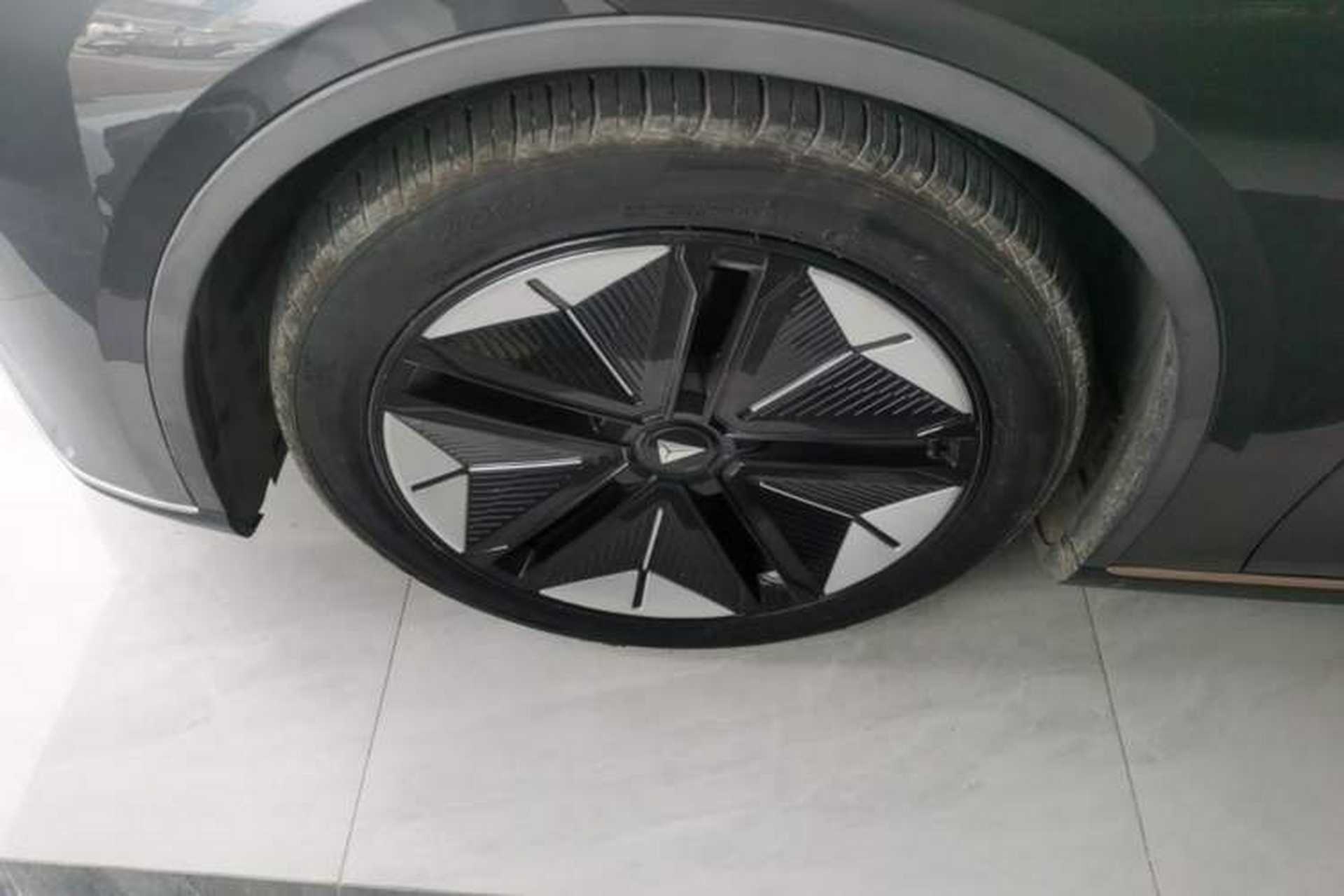 Used Deepal SL03 2022 1.5L 1200 Extended-Range Version Left Front Wheel Hub