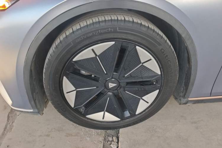 Used Deepal SL03 2022 515 Pure Electric Version Left Front Wheel Hub