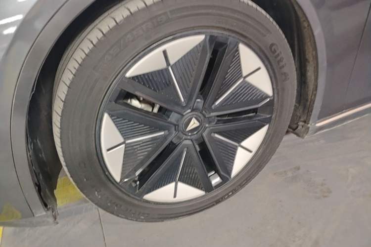 Used Deepal SL03 2022 1.5L 1200 Extended-Range Version Left Front Wheel Hub