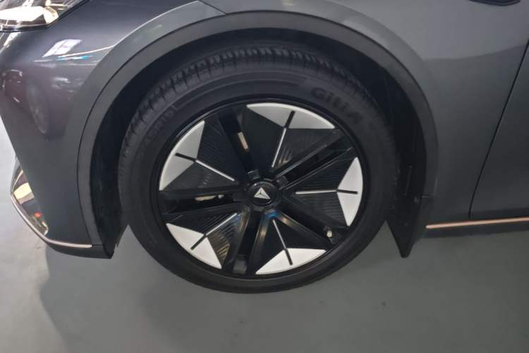 Used Deepal SL03 2022 1.5L 1200 Extended-Range Version Left Front Wheel Hub