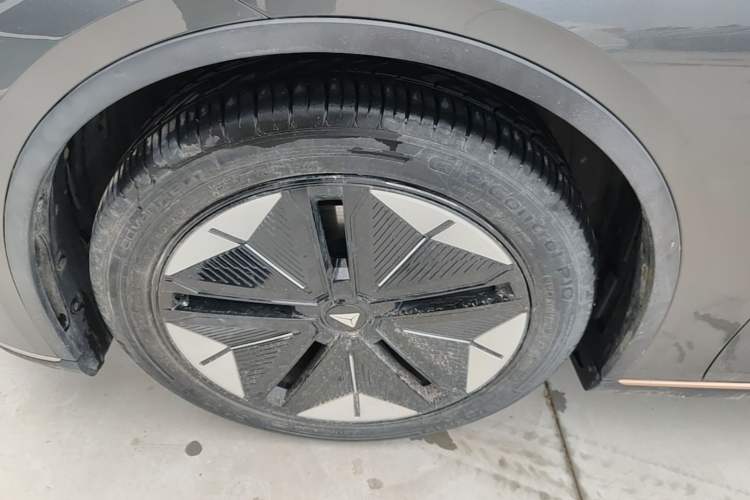Used Deepal SL03 2022 1.5L 1200 Extended-Range Version Left Front Wheel Hub